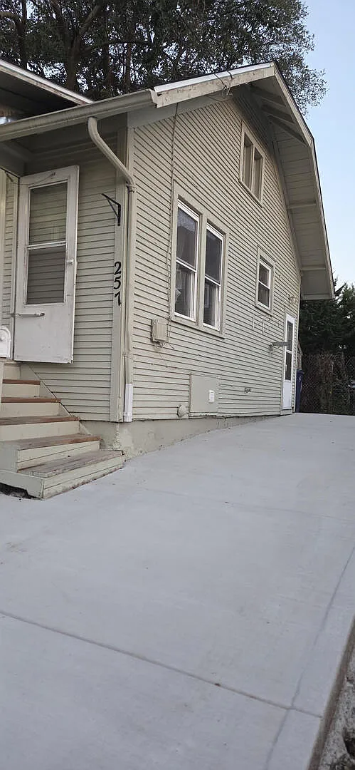 2 bed, 732 sqft, $2,200 — Photo 3