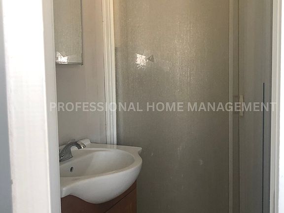 3rd image of 1204 S Hydraulic Ave #1