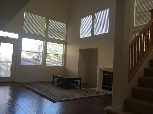 4 bed, 2.5 bath, 1897 sqft, $2,995 — Photo 4