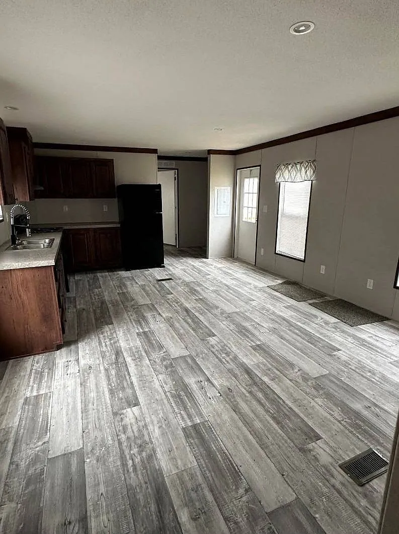 3 bed, 2.0 bath, 1152 sqft, $925 — Photo 3
