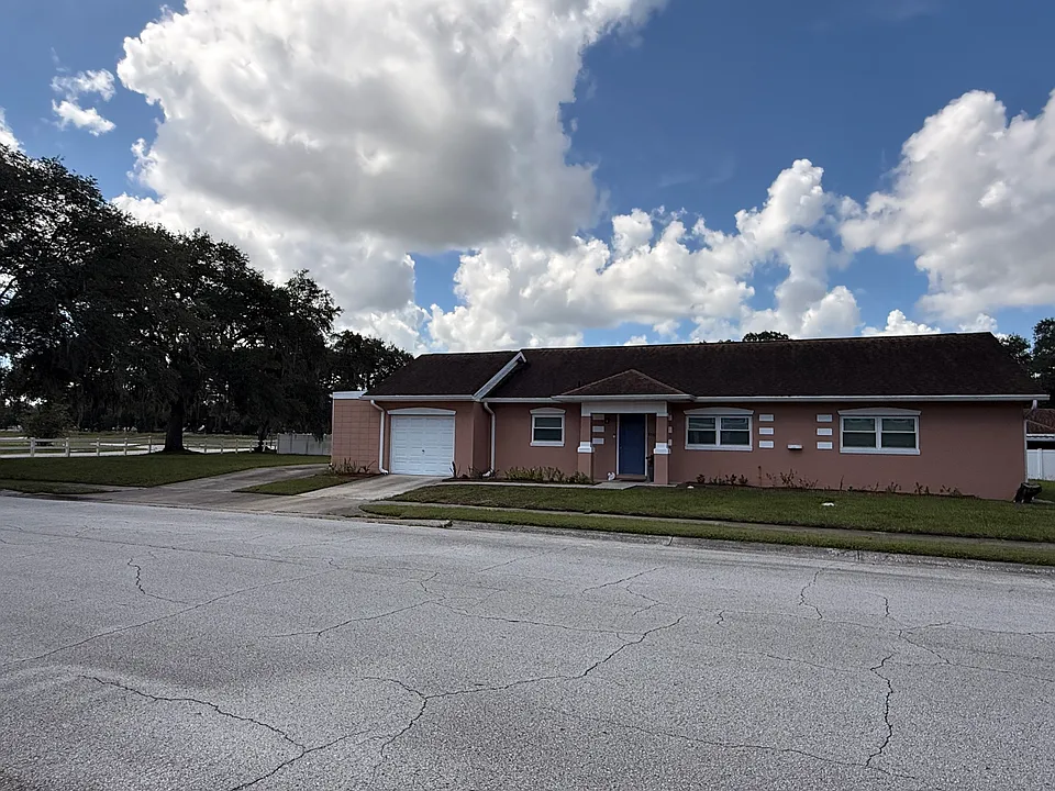 8746 Oak Bluff Dr