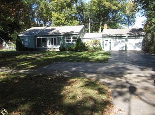 6176 Hatchery Rd, Waterford, MI 48329