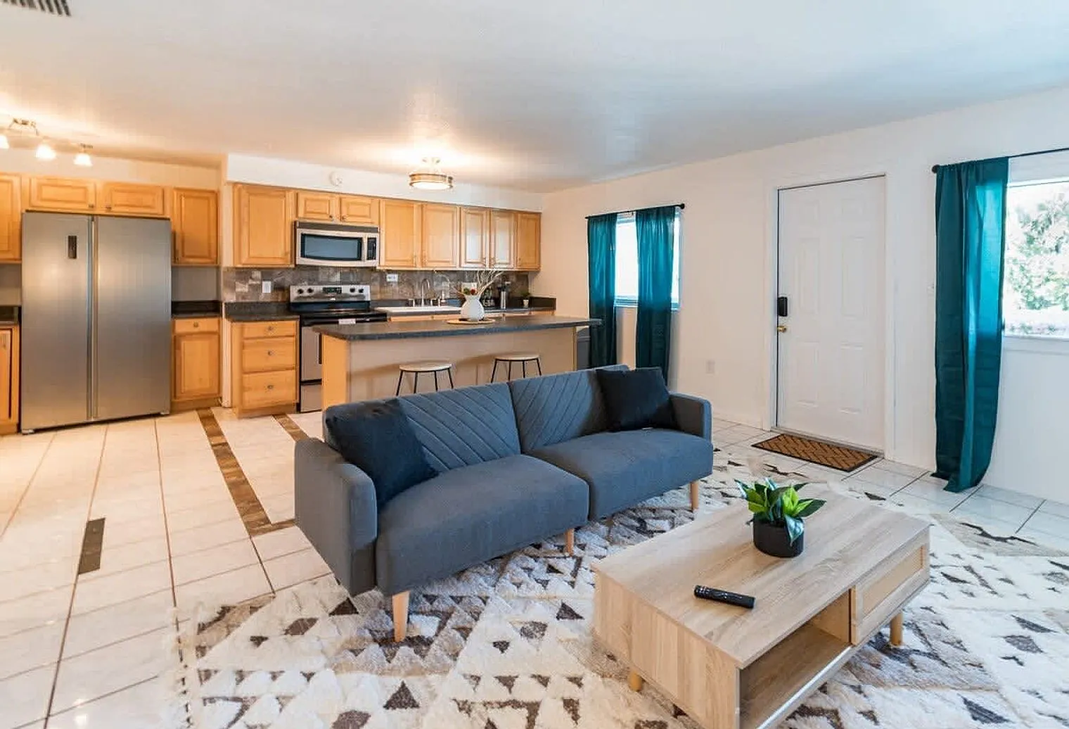 1 bed, 1.0 bath, 592 sqft, $2,312 — Photo 1
