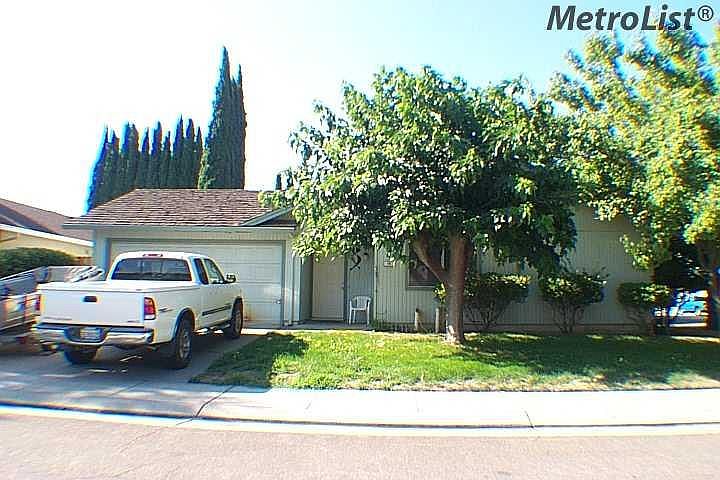 1st image of 76 Crystal Ct