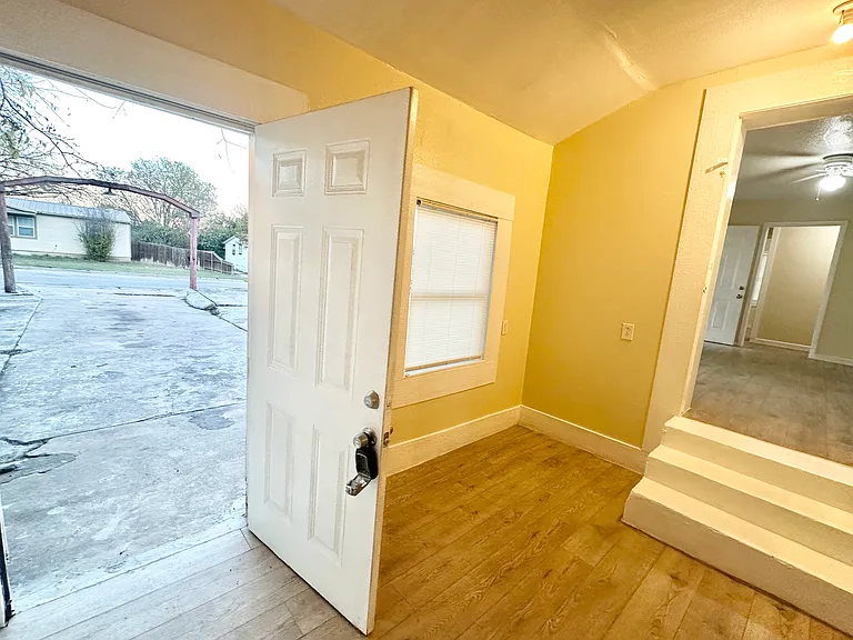 104 E Fowler Ave — Photo 26