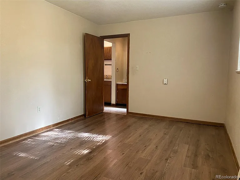 1309 Burton Ct — Photo 7