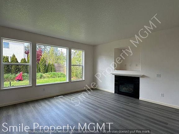3rd image of 15643 SE Kensington Dr