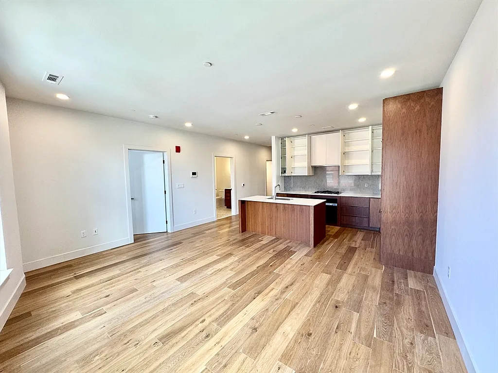 1 bed, 1.0 bath, 888 sqft, $4,400 — Photo 2