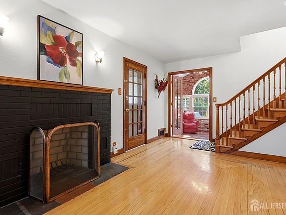 4th image of 366 Vosseller Ave