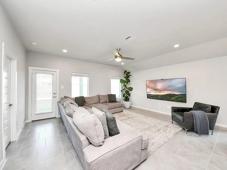 3306 Dagostino Creek Dr — Photo 26