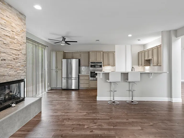 129 Biscayne Way — Photo 14
