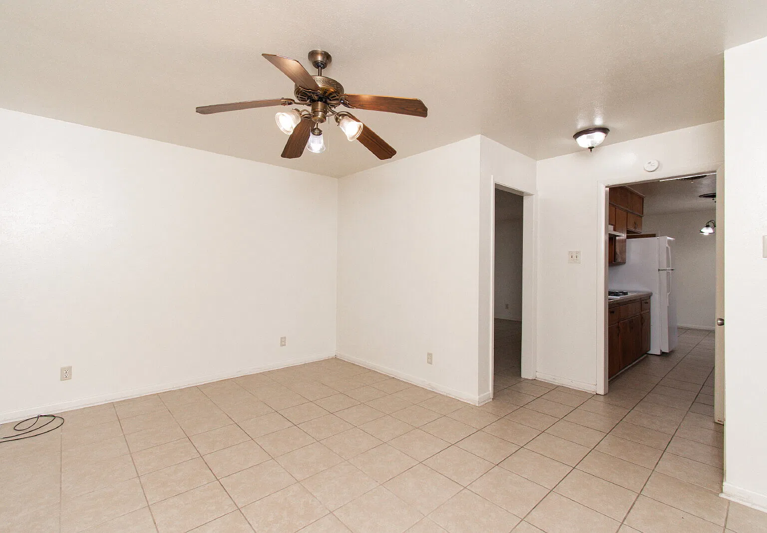 3 bed, 2.0 bath, 1320 sqft, $1,100 — Photo 4