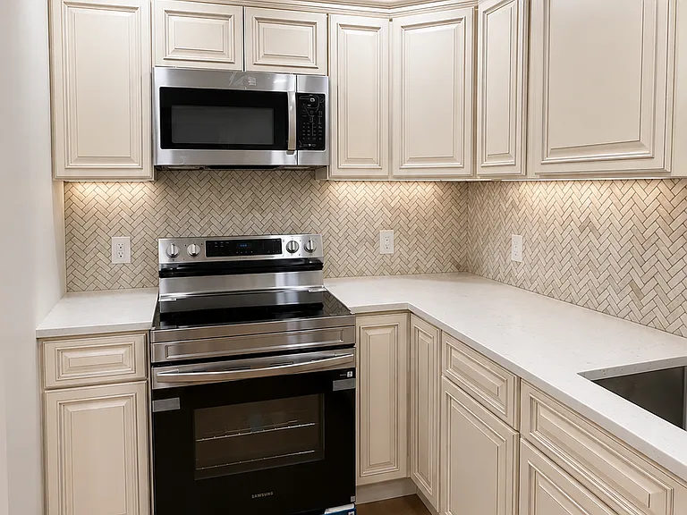 484 Country Place Dr — Photo 2
