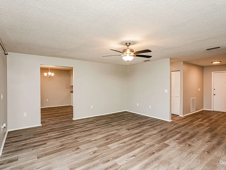 8335 Brandeis Cir E — Photo 3