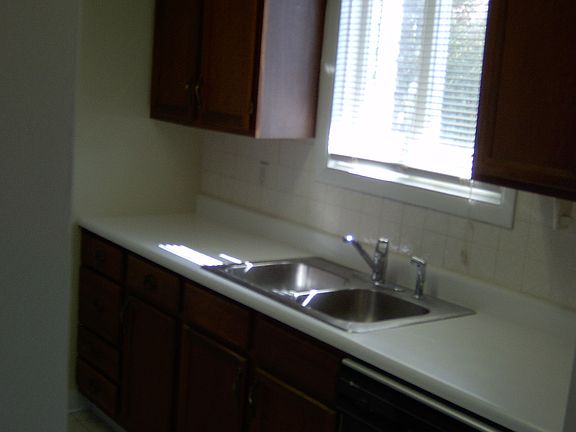 4th image of 465 Crawford Ave