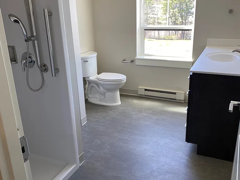 520 Centre St — Photo 2
