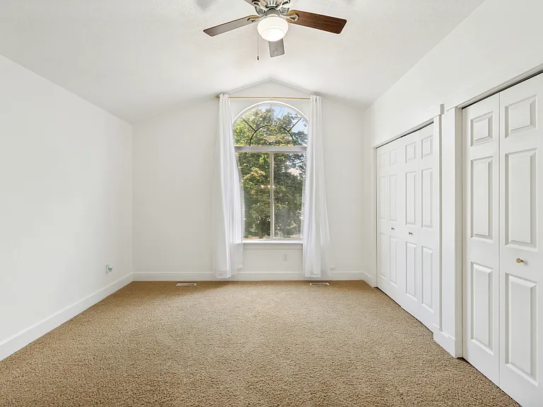 1137 E Holmes Creek Ln — Photo 11