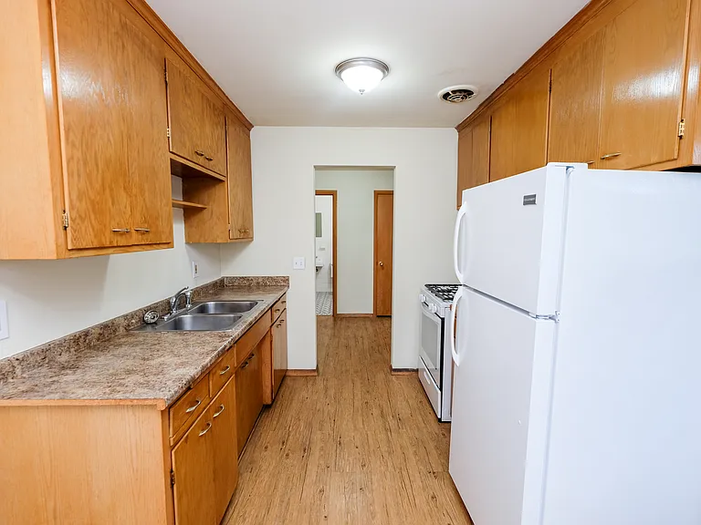 Pleasant Ave Apartments — Photo 9