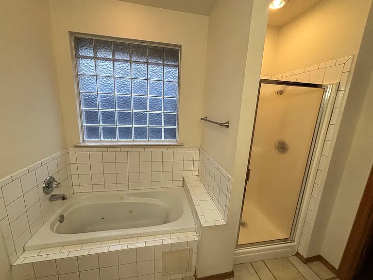 2207 N Burdick St — Photo 10