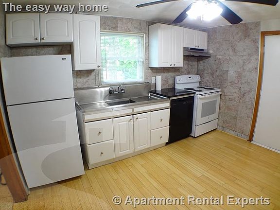 3rd image of 98 Edward St #1R