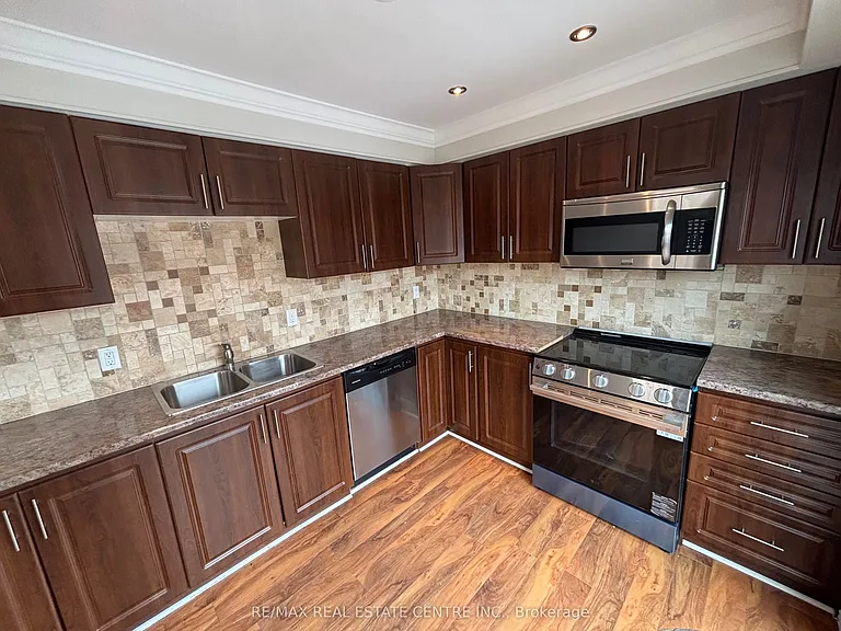 29 Heritage Dr #9 — Photo 7