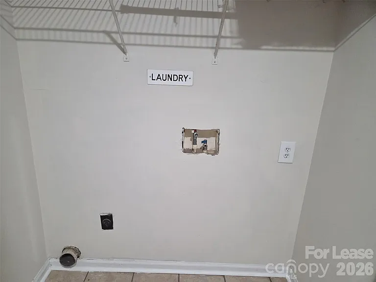 121 Foxglove Dr — Photo 11