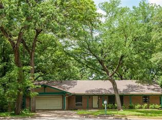 919 Shady Oaks Ct, Arlington, TX 76012