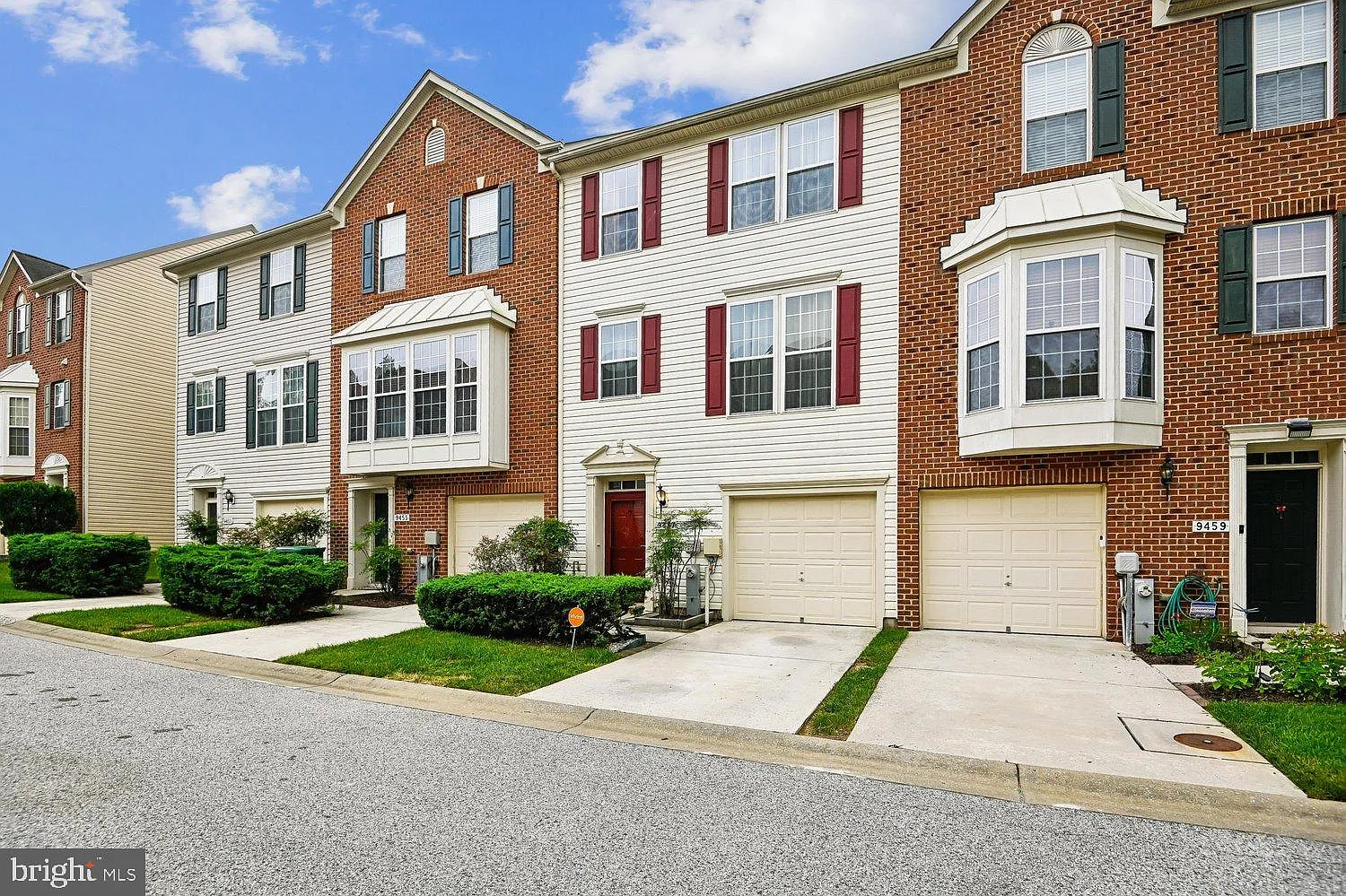 3 bed, 2.5 bath, 1900 sqft, $3,000 — Photo 3