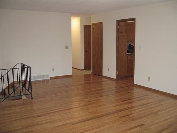 4th image of 5408 Highwood Dr W