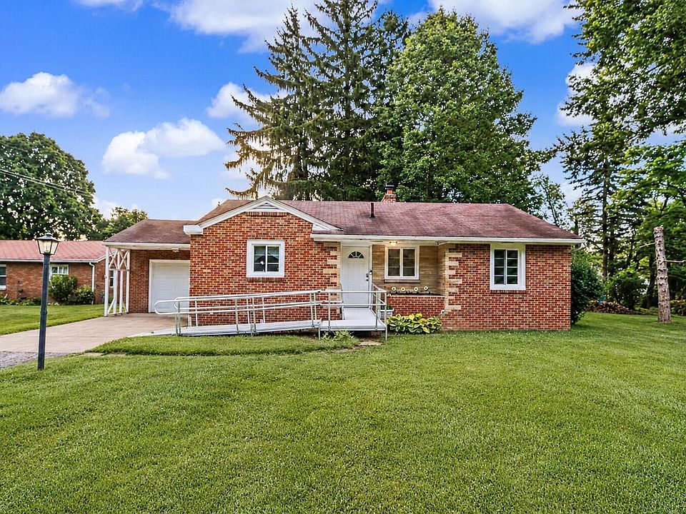 1st image of 211 Oakwood Dr