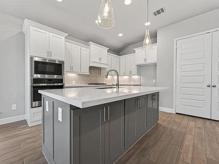 15330 Legacy Park Way — Photo 17