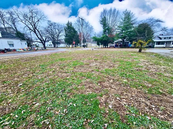 502 W Chestnut St, Olney, IL 62450