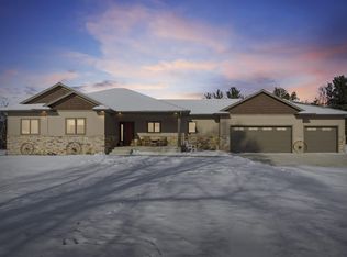 9680 Sylvan Dr, Janesville, IA 50647