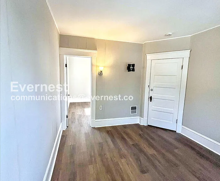 2216 E 82nd St — Photo 11