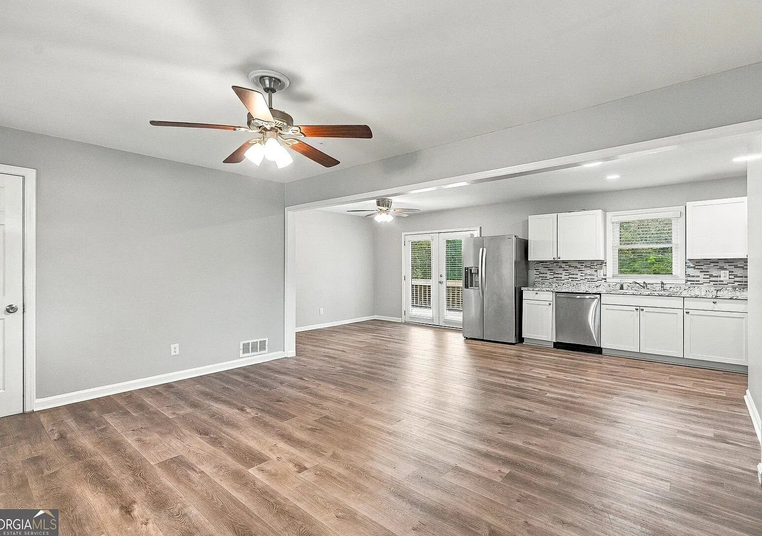 3 bed, 1.5 bath, 1220 sqft, $1,800 — Photo 3