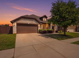 8113 Spitfire Trl, Aubrey, TX 76227