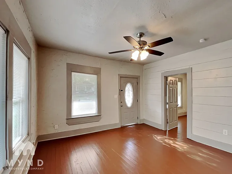 114 S Lamar St — Photo 5