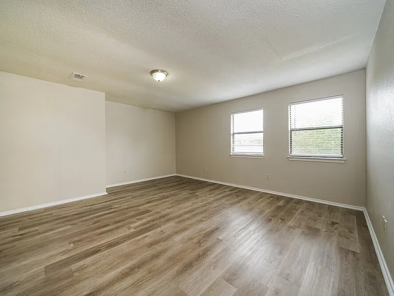 8801 Pine Forest Dr — Photo 11