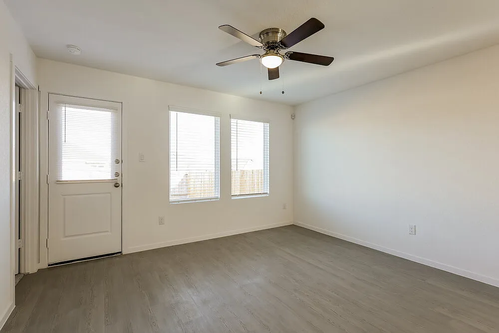 3 bed, 2.0 bath, 2173 sqft, $1,595 — Photo 4