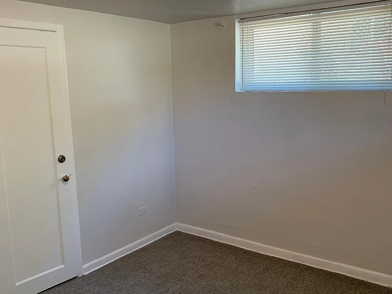 2526 N Oak St — Photo 14