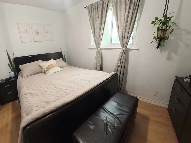712 Lublin Ave — Photo 5