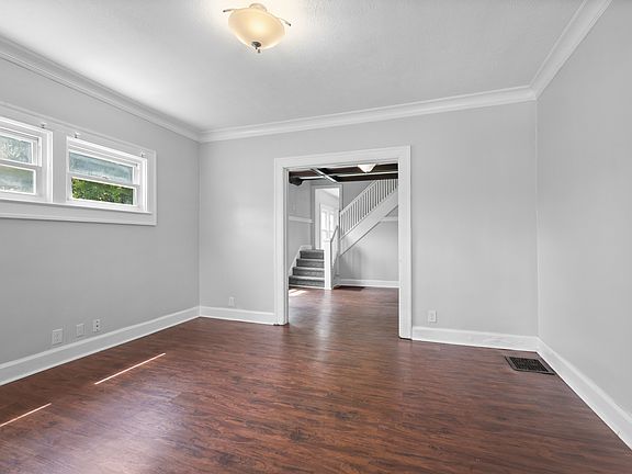 4th image of 270 Parkview Ave