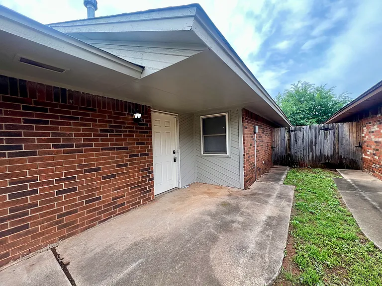 936 W Tesio Way — Photo 4