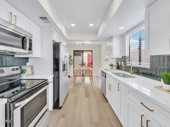 1016 E CHARLESTON Avenue, Phoenix, AZ 85022