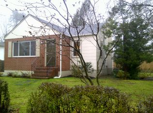 168 Eugene St, Holbrook, NY 11741