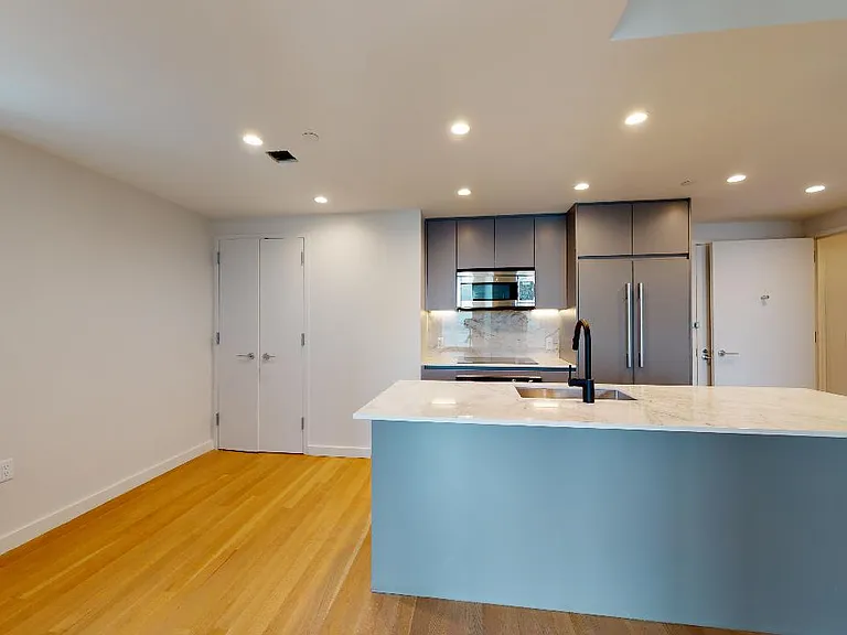 515 E 86th St #1905 — Photo 10