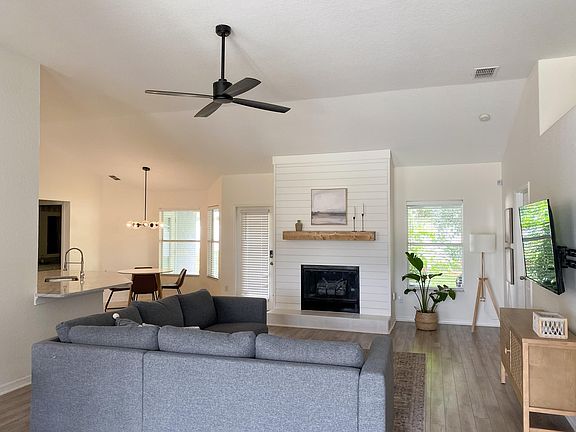 2nd image of 6805 Hunters Crossing Blvd
