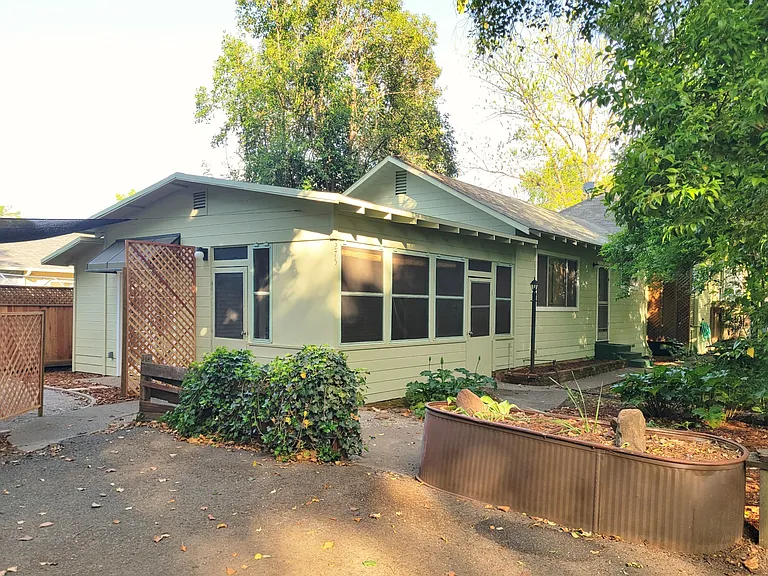 Avenue Charmer!