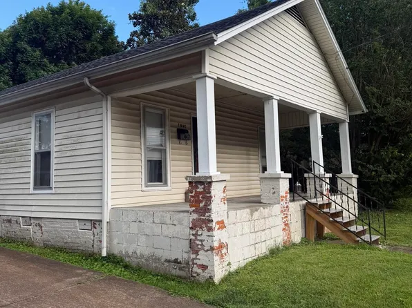 1002 S 5th St, Union City, TN 38261