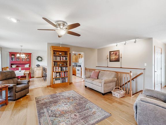 4th image of 3315 Thistledown Dr